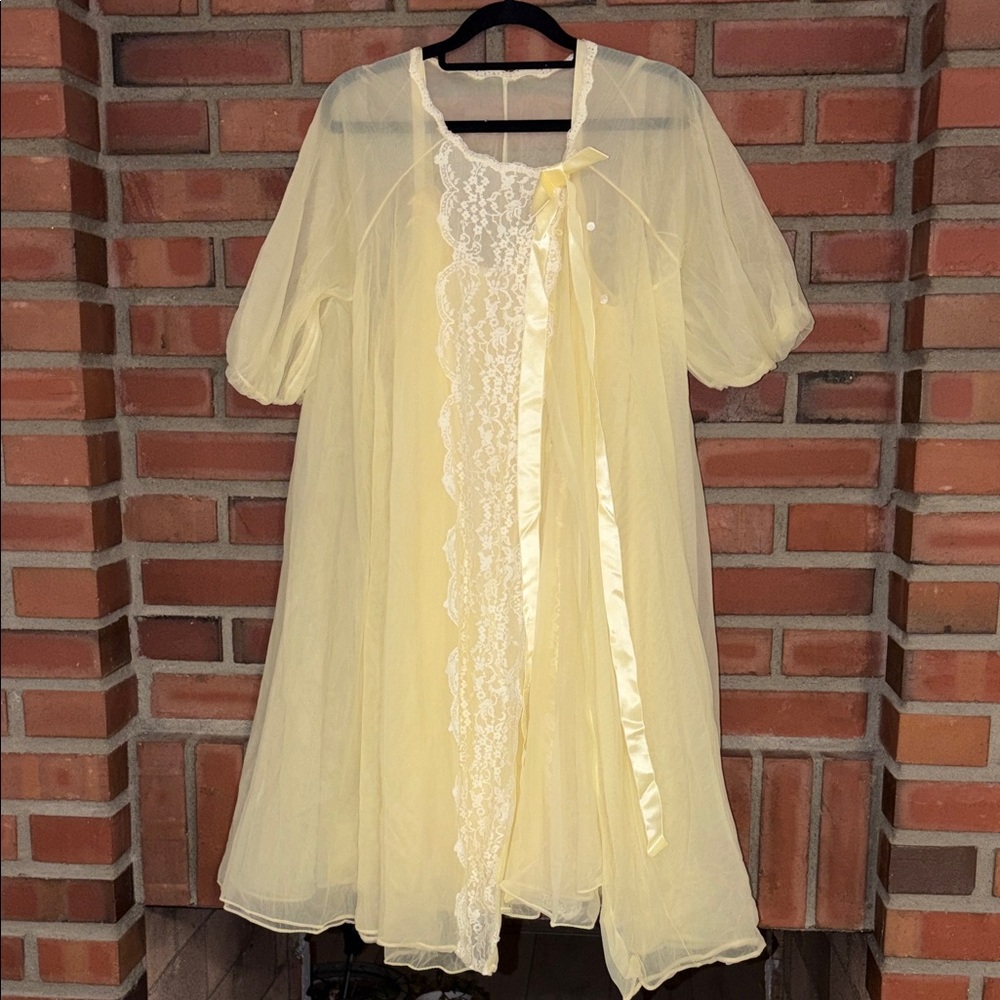Vintage Yellow Lace Nightgown and topper bow front Van Roalte butter yellow Med